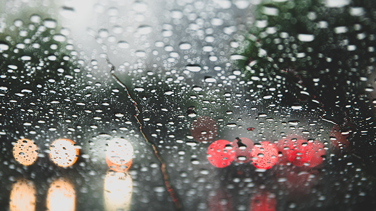 tips for driving in heavy rain and windowscreen care